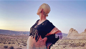 Tehotná Katy Perry už ide do finále! V plavkách ukázala obrovské bruško aj poprsie!