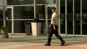 Pre nahlásenú bombu evakuovali dve klientské centrá