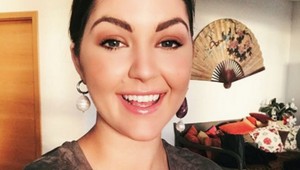 TOTO všetko skrýva Celeste Buckingham pod šatami!