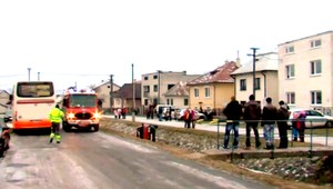 Auto zaparkovalo v potoku, šofér sa trestu vyhne