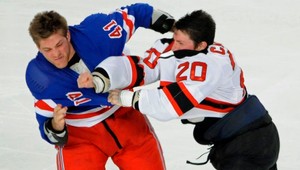 Šestica bitkárov odštartovala zápas Rangers s New Jersey