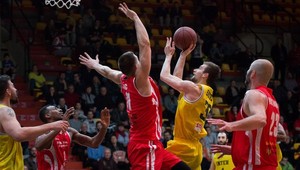 Husté semifinále: Komárno zvíťazilo v Bratislave, Prievidza doma