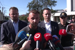Brífing ministrov k útoku na základnej škole v Staškove