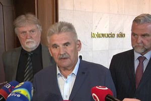 Tlačová beseda koalície o neodvolaní Tibora Gašpara