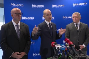 Tlačová beseda premiéra a ministra dopravy o výsledkoch bratislavského letiska