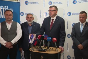 Tlačová beseda ZMOS o komunálnom odpade v rómskych osadách
