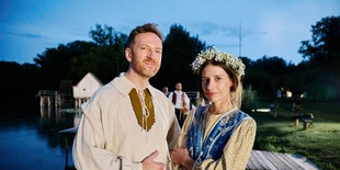 Miro Jaroš a Sima Magušinová spájajú rodiny Svetluškou. Ich duet má strážiť detské sny