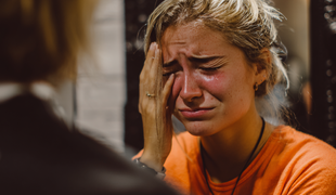 Ako to dopadne, keď si na vás kaderníčka vybije zlosť? Účes túto ženu skoro rozplakal!