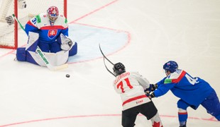 Kanada využíva presilovku a zvyšuje na 2:1