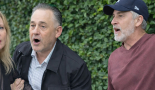 TAKTO sa správať k fanúšikovi?! Herečka stratila nervy, s manželom navrieskali na lovca autogramov!