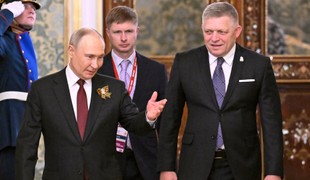 Fico sa zúčastní na oslavách v Moskve, potvrdil Kremeľ