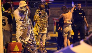 Útočníka, ktorý v Berlíne vrazil autom do davu ľudí, polícia vypátrala a zastrelila