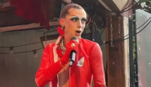Zmenený na nepoznanie! Známy český herec sa na Pride prezliekol za ženu!