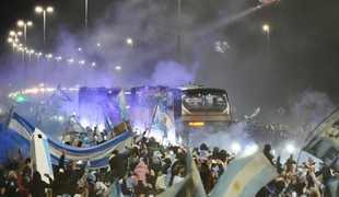 Oslavy návratu národného tímu v Argentíne napriek finálovej prehre
