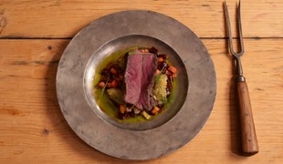 Srnčí chrbát s petržlenovými šnitkami