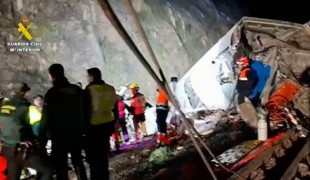 Zrážka dvoch rýchlovlakov na juhu Španielska si vyžiadala najmenej 42 obetí