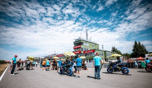 Mimoriadna tragédia na okruhu v Brne. Zomreli dvaja pretekári