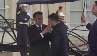 1479. deň na Ukrajine: Ukrajinský prezident Zelenský sa stretol s Macronom