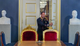 Kráľ je mŕtvy, nech žije kráľ. Nórsko má nového panovníka