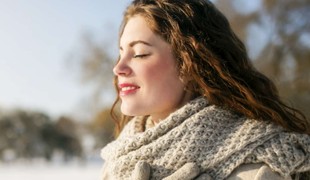 Vyzerá váš mejkap v zime horšie? Tieto CHYBY robí väčšina žien bez toho, aby o tom vedela!