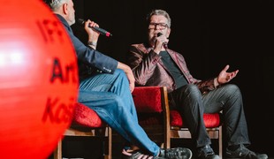 Cenu Milana Lasicu in memoriam si za otca Vlada Müllera prevzal v Historickej radnici Richard Müller