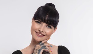 Kaja sa vracia na chatu! Neuveríte, aký partner ju tam čaká: Dobre ho poznáte!