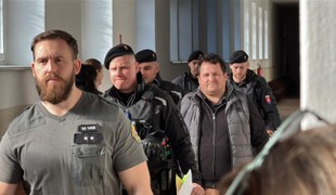 Policajti Čurilla a Ďurko nepôjdu do väzby, rozhodol súd