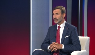 Dcéra ministra Blanára mala havarovať na nebezpečnom esíčku. Miesto opustila pred príchodom polície