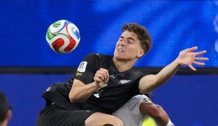 Novozélanďan Bindon prepisuje históriu. Je prvým hráčom, ktorého mama tiež hrala na MS