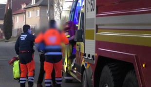 V suteréne domu vybuchol kotol. Počas explózie sa tam nachádzal majiteľ