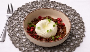 Kokosová panna cotta, kávový biskvit, kokosový gél a krém chantilly