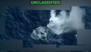 USA mohli spáchať vojnový zločin, keď použili v útokoch na loď maskované lietadlo