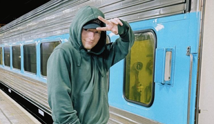 Spevák Ed Sheeran šokoval oholenou hlavou, prehovoril aj o chorobe!