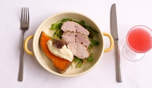 Pečený batat s morčacím mäsom na bylinkách