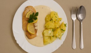 Kuracie prsia na citrónovo-smotanovej omáčke s petržlenovými zemiakmi