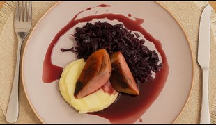 Chrumkavé kačacie prsia s omáčkou z červeného vína