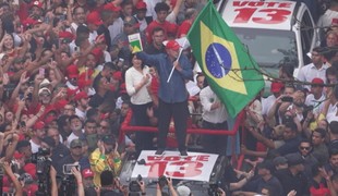 Bolsonaro neuznáva víťazstvo Lulu da Silvu. Chce anulovať prezidentské voľby