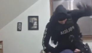 Policajná inšpekcia vyšetruje incident, kde policajt bil muža v Slovenskej Ľupči