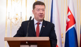 Opozícia podala návrh na odvolanie Okamuru z postu predsedu snemovne