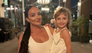Daniela Nízlová prežíva deň, na ktorý nezabudne žiadna mama: Prvýkrát odprevadila dcérku Lindu do školy!