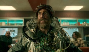 Sam Rockwell v šialenej sci-fi jazde od režiséra Pirátov z Karibiku: 20-kilový kostým ho úplne zničil!