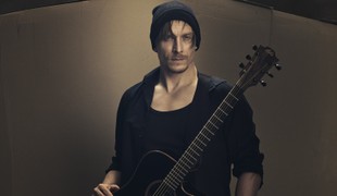 Juraj Bača valcuje internet: Emotívna novinka “Nechávam ťa” vznikla po veľkých životných zmenách!