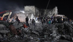 Útok na iránsku dievčenskú školu má takmer 200 obetí