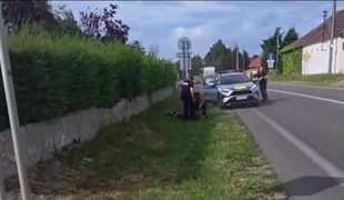 Dramatická naháňačka v obci Blatné. Policajti zadržali motorkára