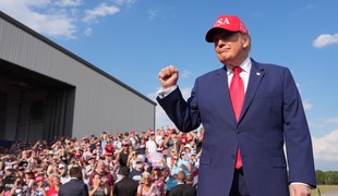 Putin a Zelenskyj za jedným stolom? Trump tvrdí, že dohoda o stretnutí je na dosah