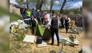 Františka (†66) pochovali druhý raz. Rodina má po zvukoch z jeho hrobu stále nezodpovedané otázky