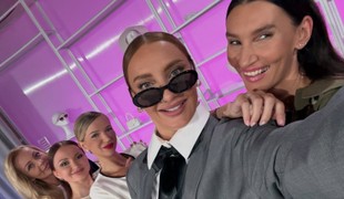 Neviete kombinovať výrazné letné farby? Módna stylistka ukázala inšpiráciu, ktorú si zamilujete!