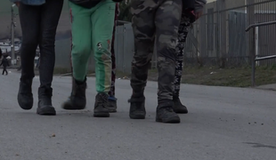 Na východe si "kúpite" dieťa za 80 eur. Monitoring odhalil aj problém so žobraním a užívaním toluénu