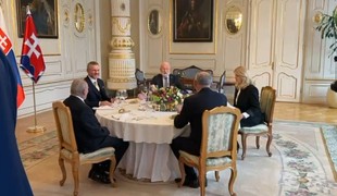 V Prezidentskom paláci sa stretli bývalé hlavy štátu. Okrem diskusie si pochutnali na delikátnom menu