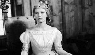 Pamätáte si kráľovnú z rozprávky Kráľ Drozdia brada? Jej osud vás doženie k slzám!